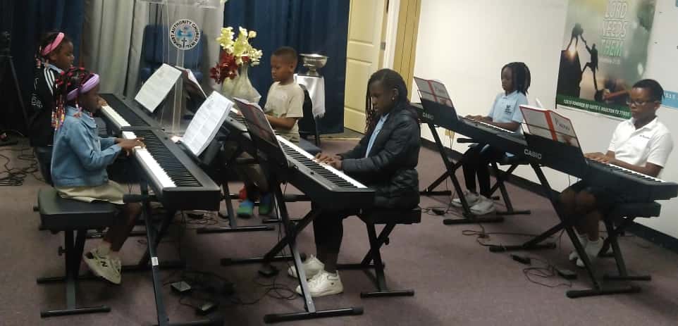 Piano lessons for children and beginners